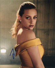 LILI REINHART signed autograph 20x25cm RIVERDALE in person autograph COA