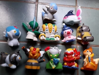 LOT DE 12 FIGURINES POKÉMON DE BANDAI - Photo 1/3
