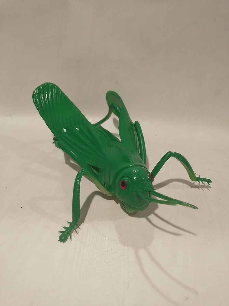 Collectible Jumbo plastic Green grasshopper 7” Insects World