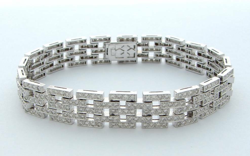 Scallop Diamond Bangle (oval) | Diamond bangle, Diamond bangles bracelet,  Diamond cuts