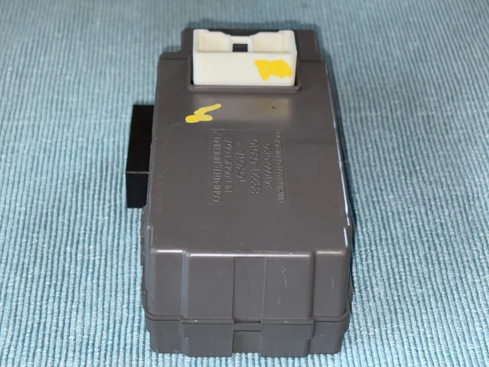 01-03 Toyota Sienna Multiplex Relay Integration Body Control Module 89221-08010 - Image 3 of 4