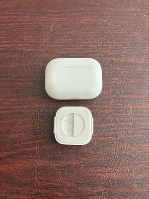 AirPods Pro 2nd Generation Lighting  MagSafe Charging Case & Ear Tips