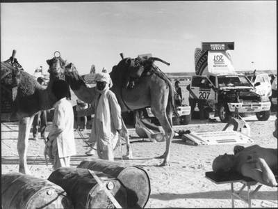 Foto Senegal, Dakar, Autorennen, 1991, Kameltreiber zu Besuch,... - 10468519