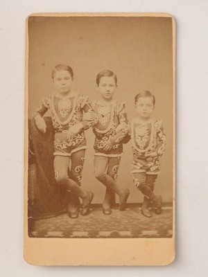 3 junge Jungen Akrobaten Zirkusdarsteller CDV Foto Drew Maxwell New York um 1860
