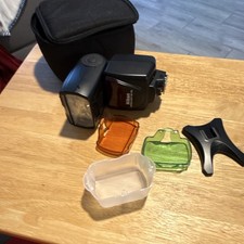 Nikon Speedlight SB-700 Shoe Mount Flash for DSLR w/ Color Filters, Stand, Case