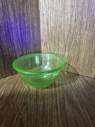 Vintage Hazel Atlas URANIUM Vaseline GREEN Glass 7" Mixing Bowl Glows