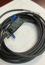 Keyence PZ2-61 photoelectric sensor