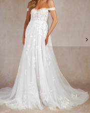 Azazie Wendie Diamond White Wedding dress Size 6. Not altered. Worn once.
