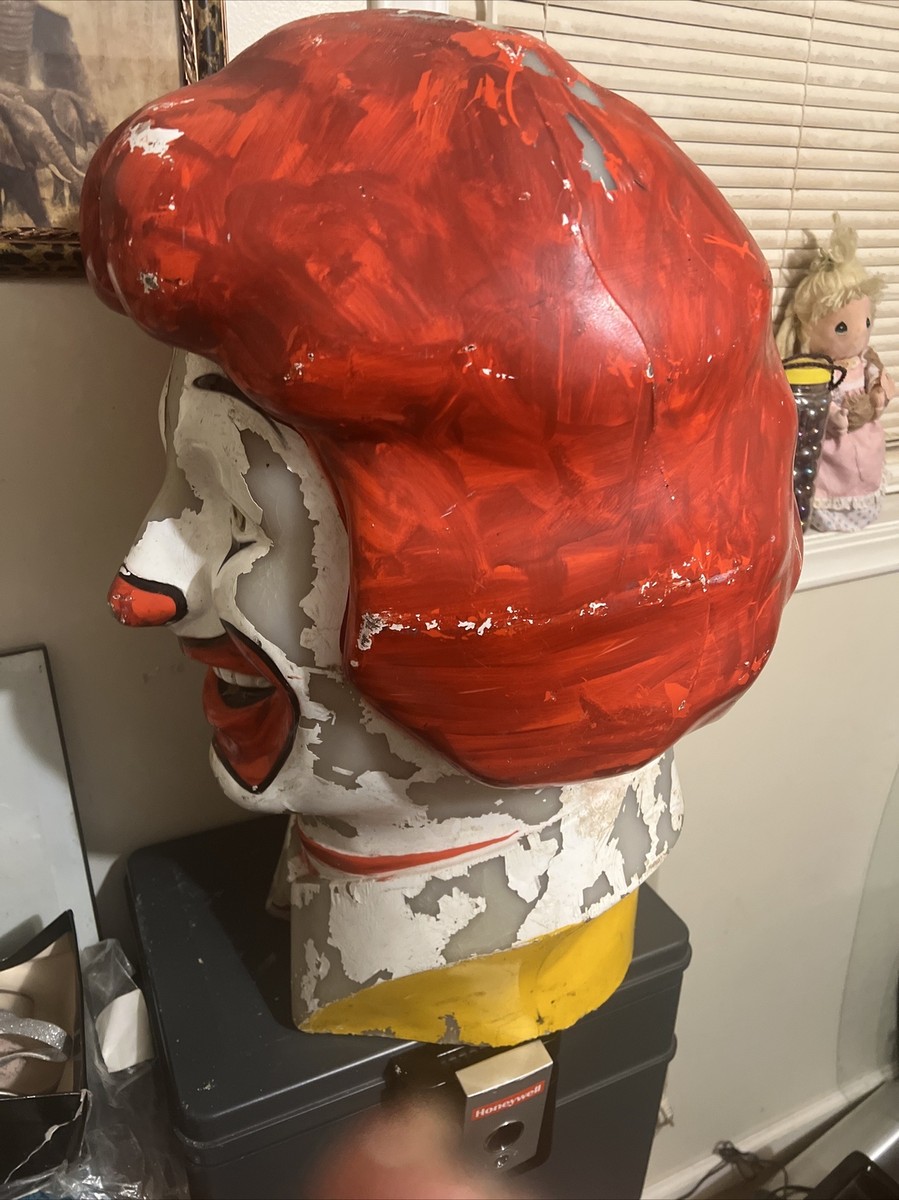 RARE LARGER THAN LIFE RONALD MCDONALD CLOWN HEAD. - 1977