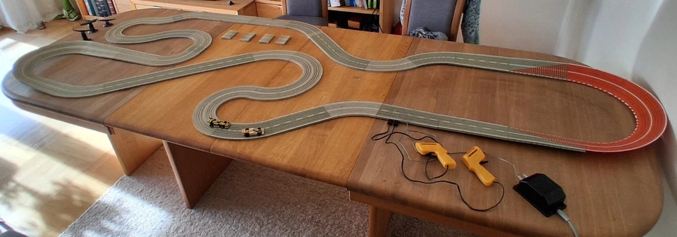 Große gebrauchsfertige Faller ams/afx Autorennbahn mit Trafo - Bild 3 von 4