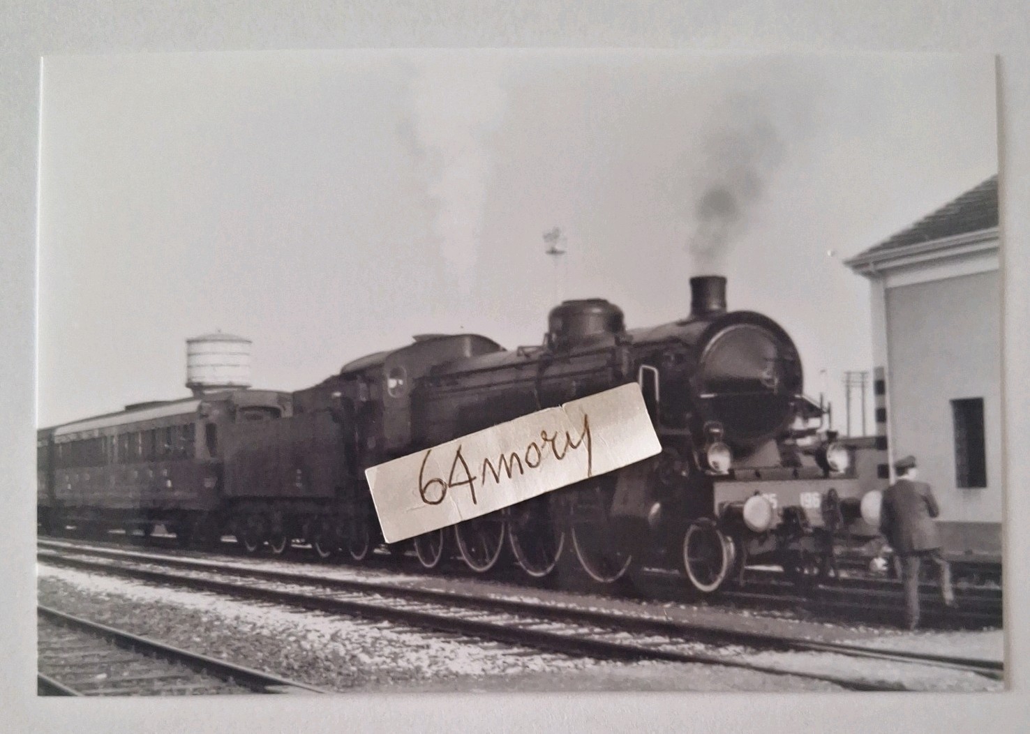 Fotografia Locomotiva a vapore FS Gr 685.196 con carrozze paseggeri