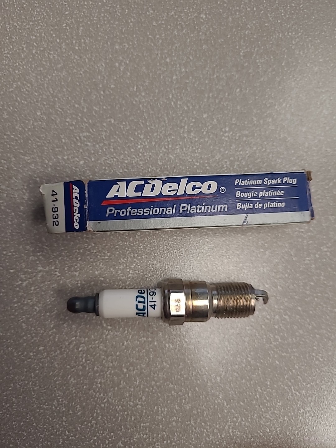 Genuine GM Iridium Spark Plug 12681665  ACDelco 41-932