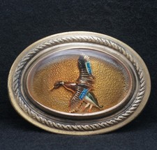 WE01121 NICE VINTAGE 1970s DUCK FLYING BIRD ANIMAL ARTWORK BRASS BELT BUCKLE