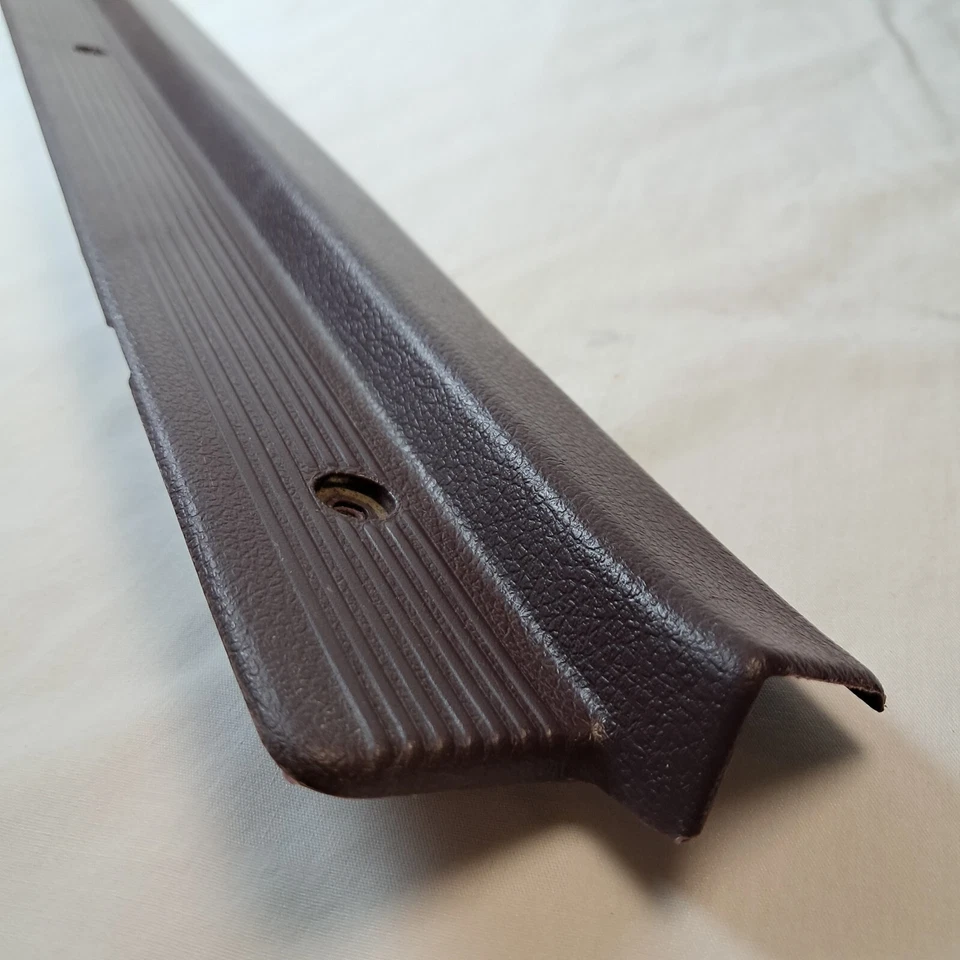 Placa de desgaste interior del umbral de la puerta delantera derecha Toyota Camry 1987-1991 OEM 67913-32020 Foto 2 de 4