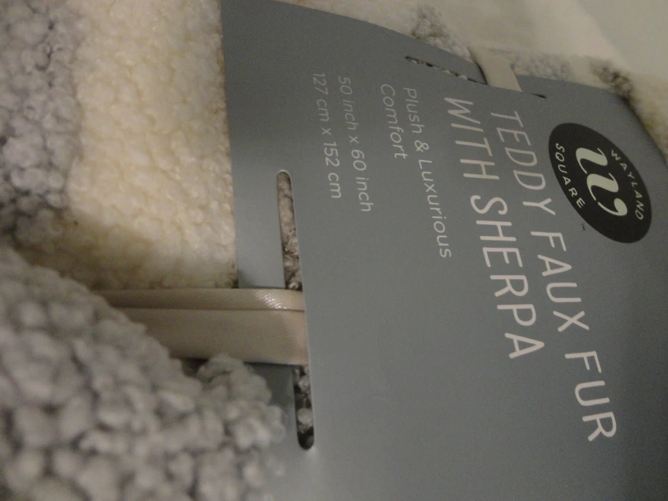 MANTA WAYLAND CUADRADA DE PELUCHE DE PIEL SINTÉTICA SHERPA LUJOSA CÓMODA 50X60 Foto 3 de 4