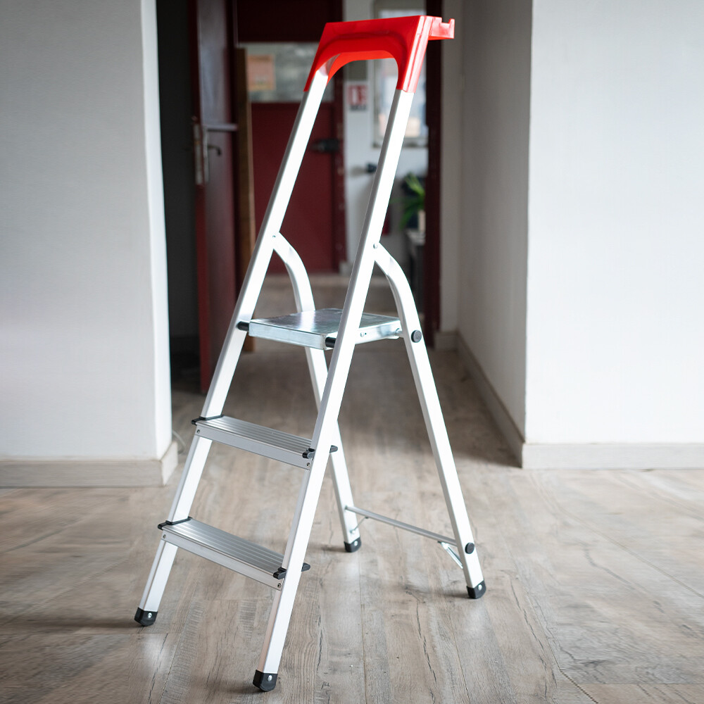 Escabeau 3 marches pliant 150 kg avec porte-outils ergonomique