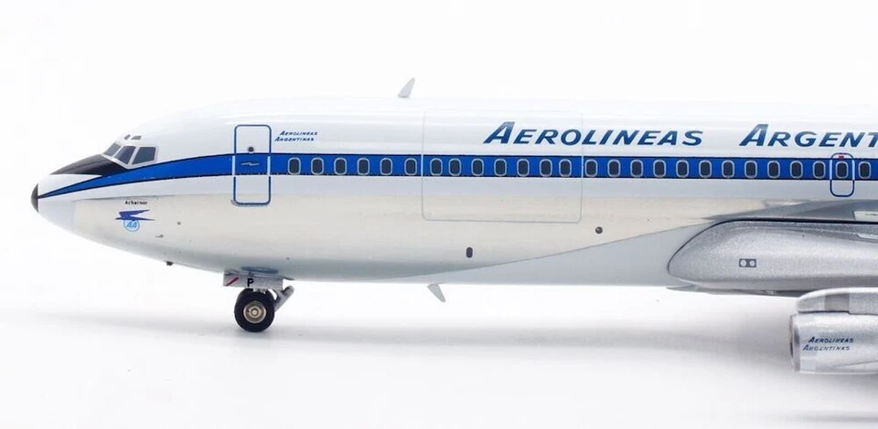 Aerolíneas Argentinas / Boeing B707-300 / LV-JGP / RM70301P / 1:200 *ÚLTIMAS PIEZAS* Foto 4 de 4