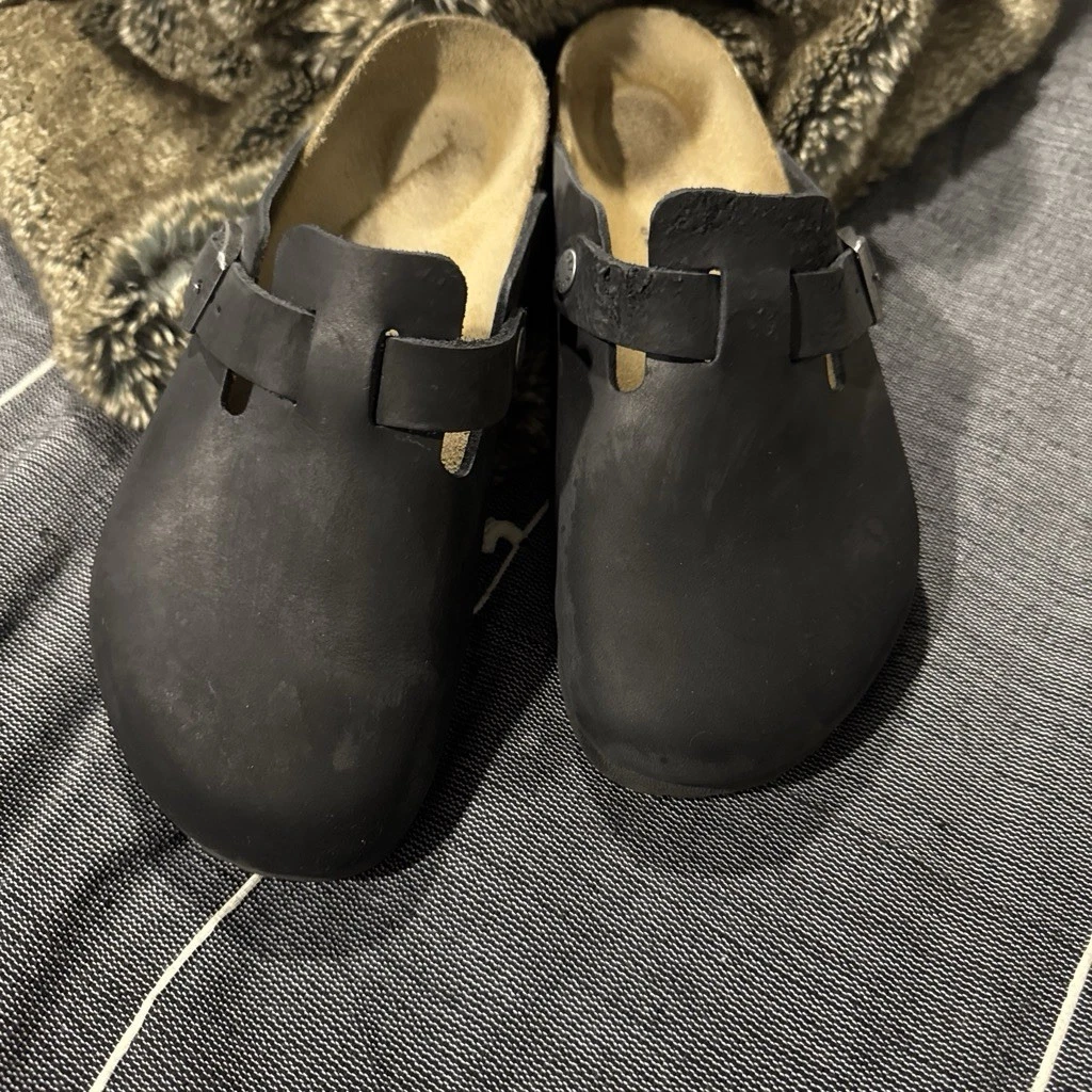 Birkenstock Black Leather Athletic Shoes for Women for sale  display picture 1