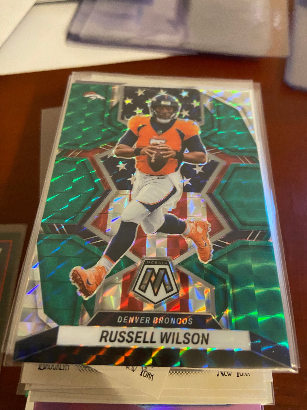 2022 Panini Mosaic Russell Wilson National Pride Green Mosaic Prizm #257