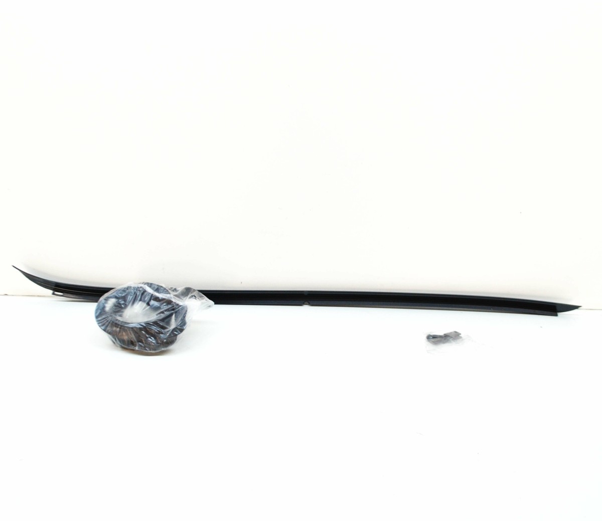 BMW X3 F25 Front Windshield Right Drip Moulding 51317286180 