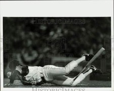 Press Photo Marty Barrett hits the dirt in the 7th during baseball game