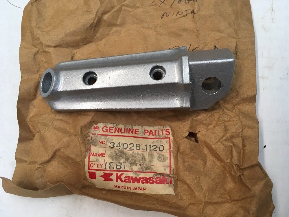 KAWASAKI GPZ 900R RT FRONT STEP PEG OEM NOS 34028-1120 | eBay
