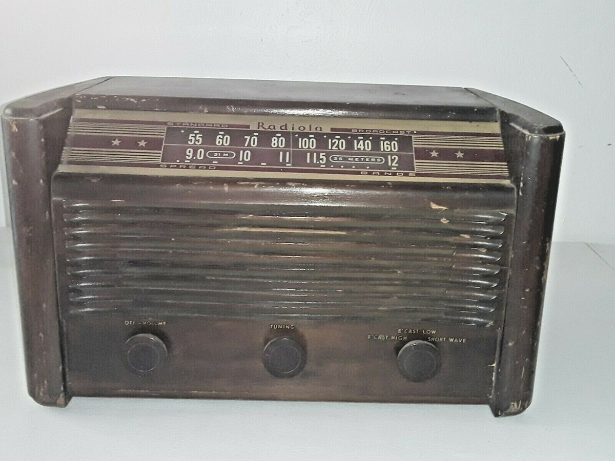 RCA Victorの「Model 1-RA-61」というポータブルラジオです。