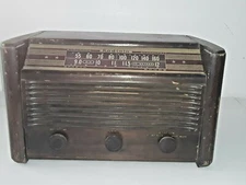 *** 1946 Vintage RCA Radiola Model 61-5 AM SW SHORT WAVE Tooden Wood table Radio