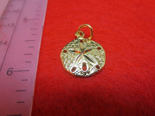 14KT GOLD PLATED SMALL SAND DOLLAR RELIGIOUS CHARM R-2033 - 第 1/2 張圖片