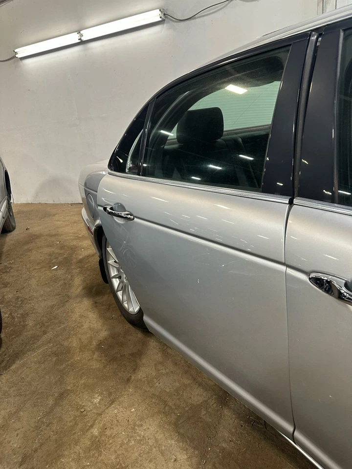 Used Rear Right Door Assembly Rear Side fits: 2006 Jaguar Xj8 Rear Right Grade A Foto 2 de 4