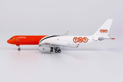 TNT Tupolev Tu-204-100C SU-EAG NG Model 40010 Scale 1:400