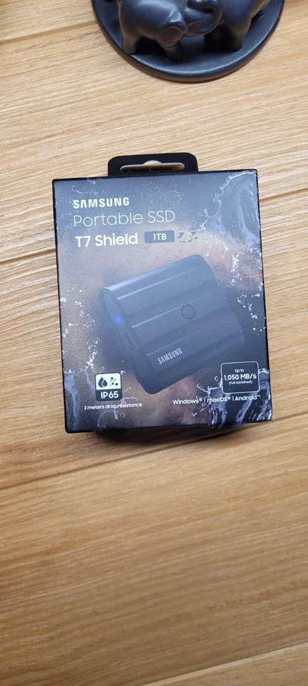 Samsung T7 Shield Portable 1TB ext. SSD Festplatte USB3.2 schwarz