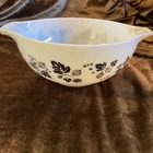 Vintage Pyrex Black Gooseberry 2 1/2 QT Mixing Bowl  - 443