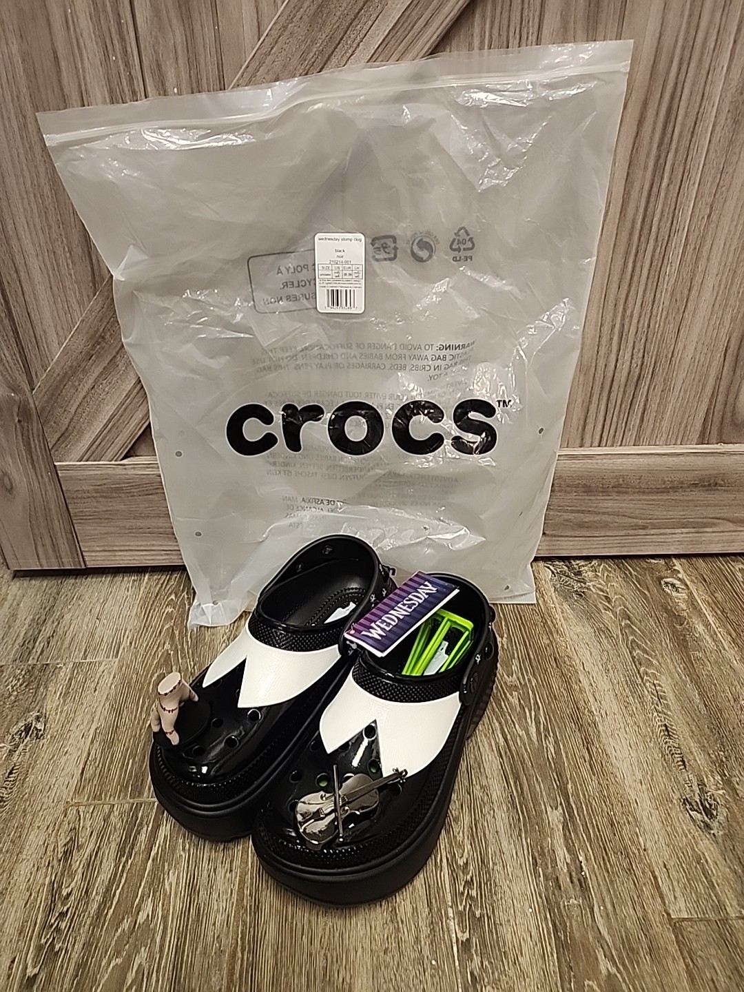 WEDNESDAY ADDAMS X CROCS STOMP CLOGS NWT NEW IN BAG Size W8 / M6