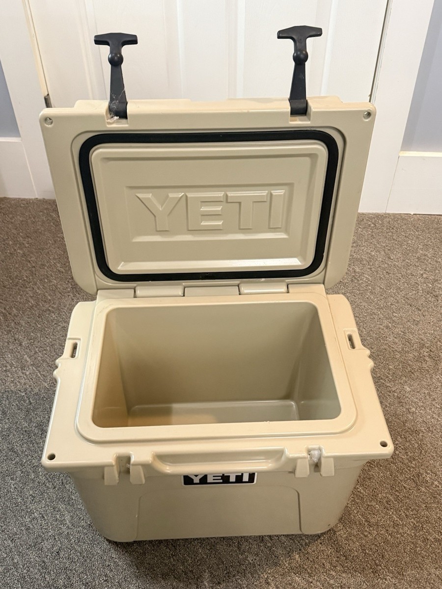 新品未使用　YETI COOLERS  ROADIE 20 TAN Yeti Roadie 20 Personal Cooler - Tan | elliottsboots