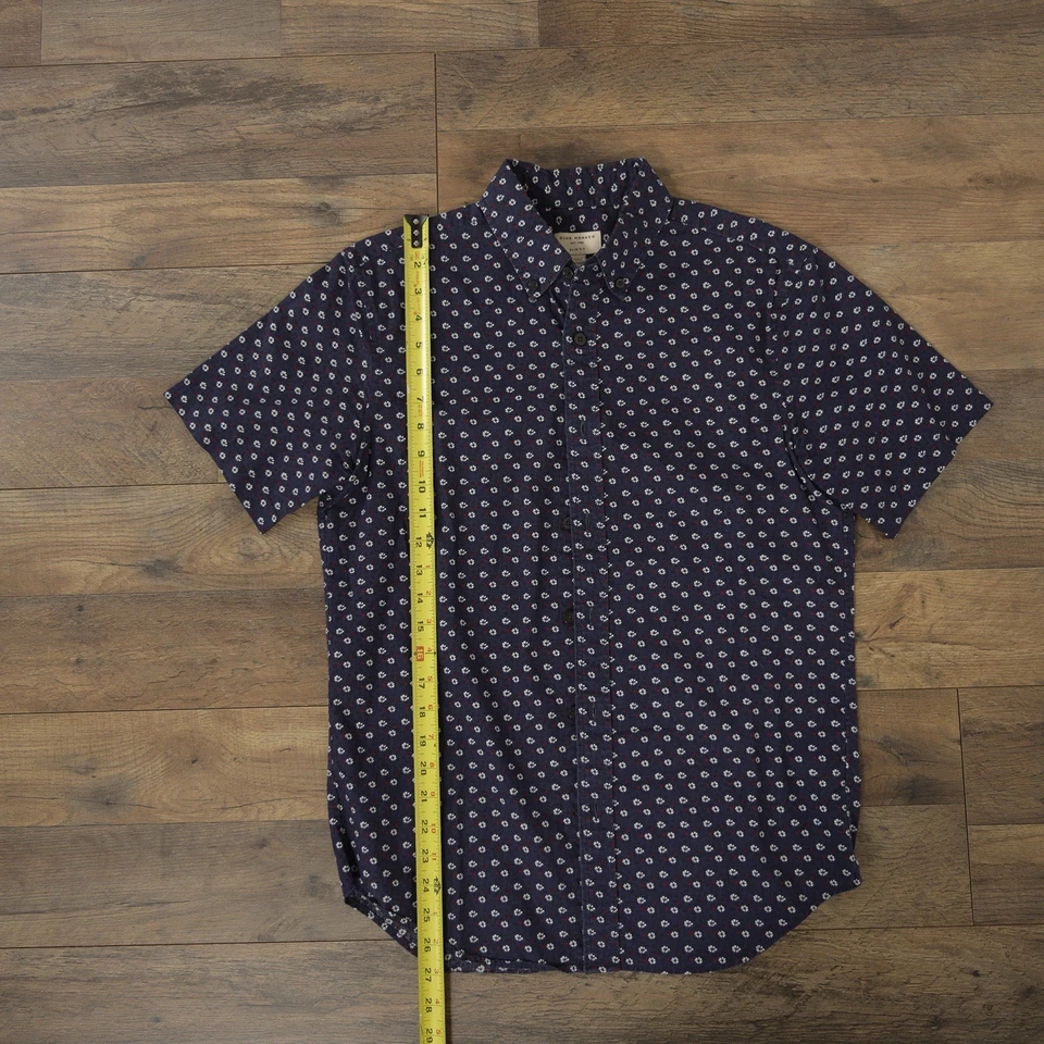 Club Monaco Men’s XS Slim Fit Navy Floral Short Sleeve Cotton Button Down Shirt - Image 3 of 4