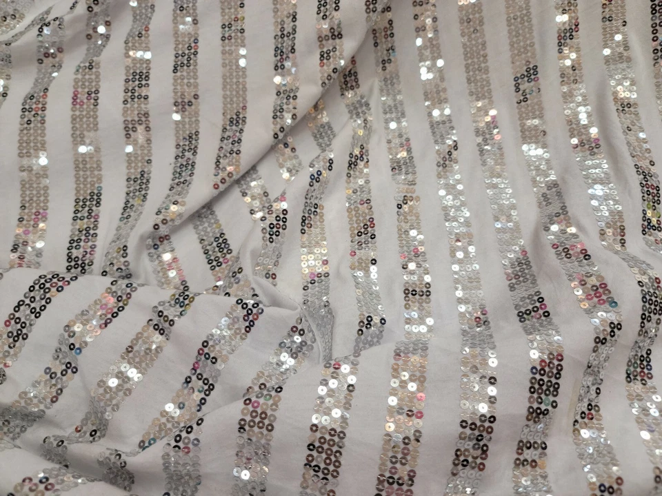 Lentejuelas plateadas bordadas en tejido de punto de jersey blanco por yarda elástico de moda Foto 4 de 4