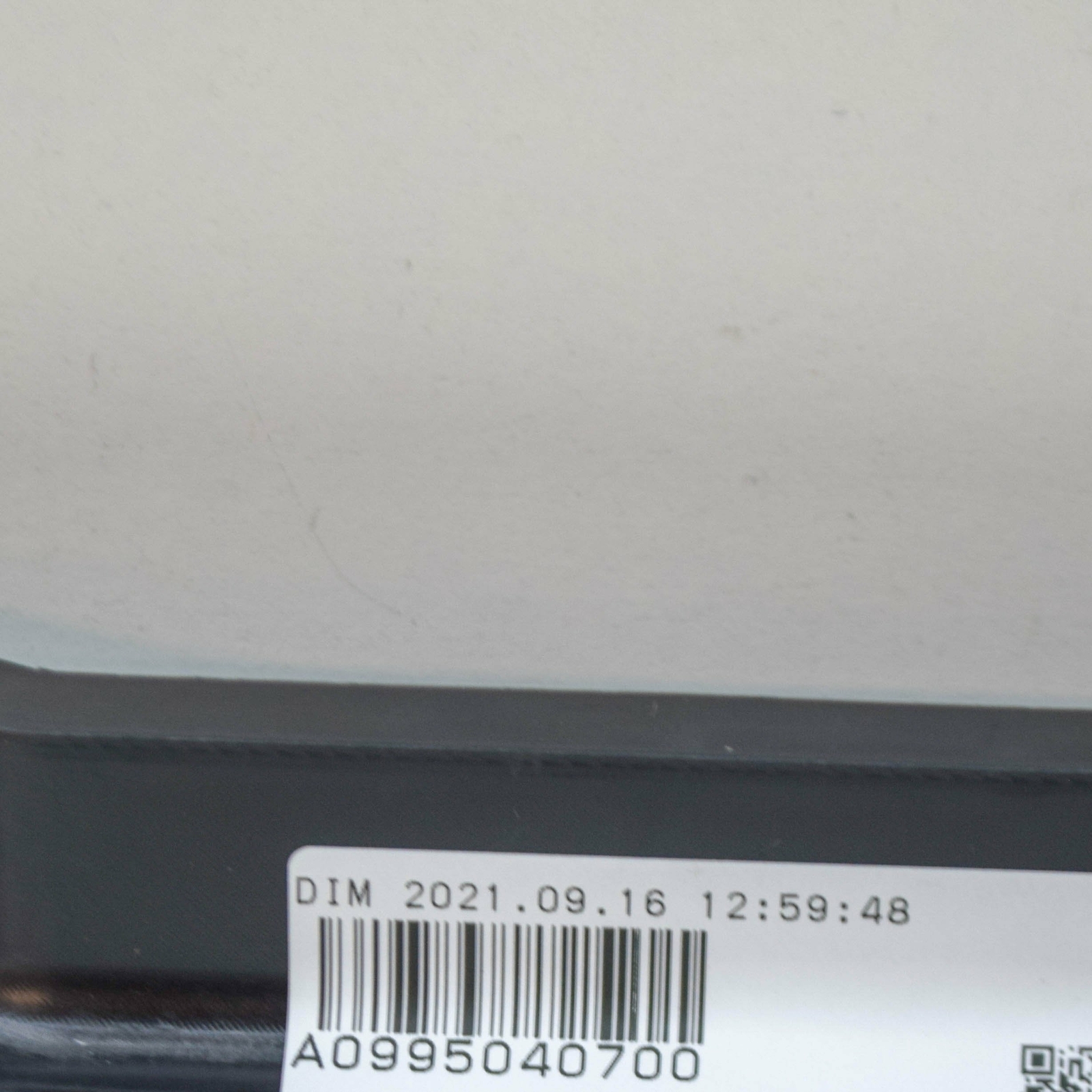 NEW MERCEDES-BENZ GLC X253 RIGHT A/C RADIATOR HOLDER A0995040700  