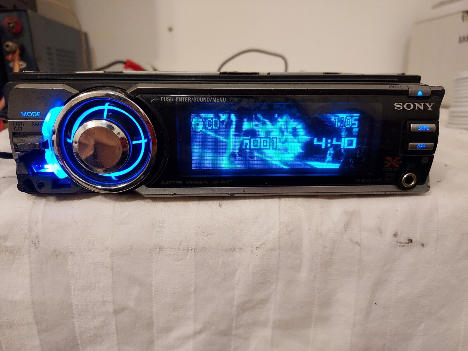 Sony CDX-GT720 CD receiver at Crutchfield