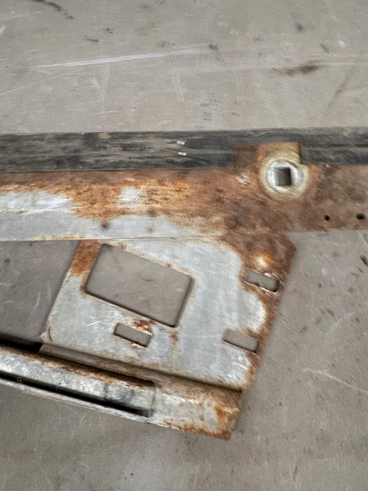 1965-1968 Chevy Impala 2 Door Front Door Glass Window Track SS Bonneville 88 98 - Image 2 of 4