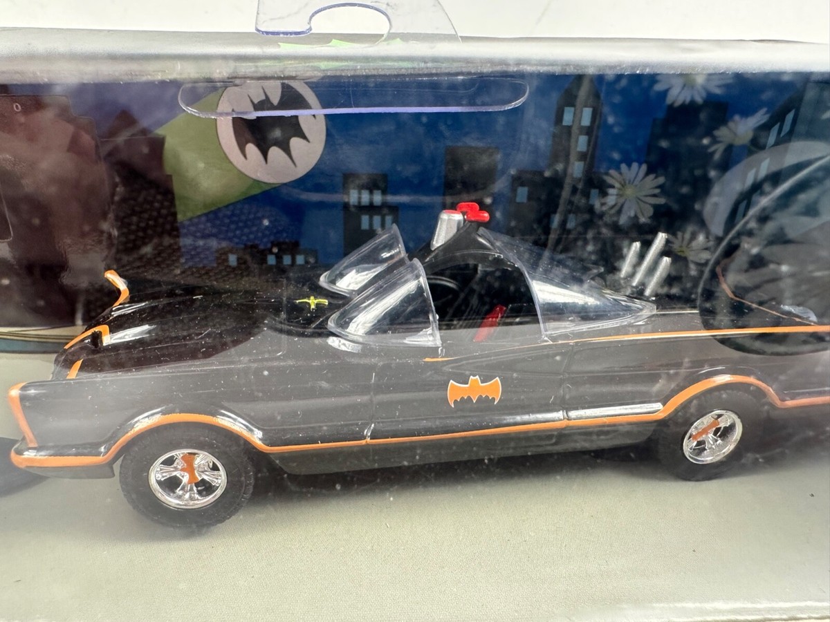 Classic TV Series Batmobile & Batman 1:32 Jada Toys DC Diecast