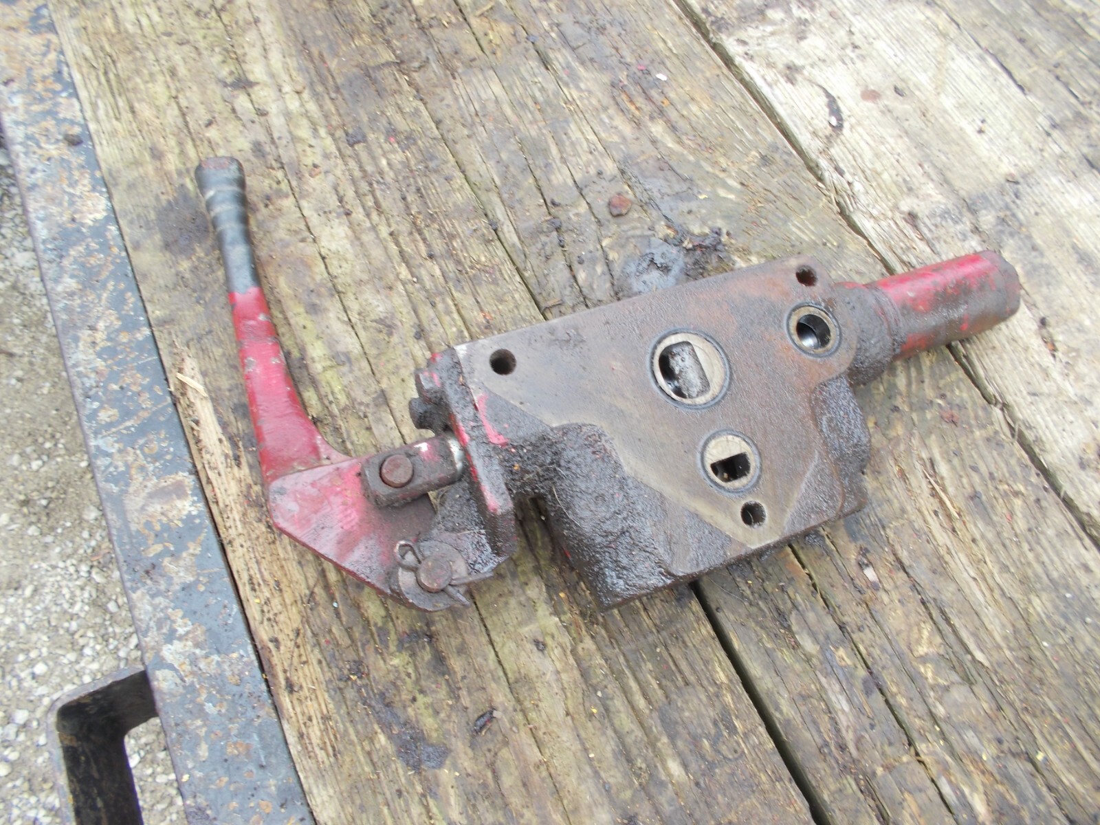 International 504 Utility IH Tractor hydraulic oil control valve w