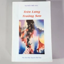 Tren Lung On the Back of Truong Son Book Exile of Nguyen Giac Vietnamese VTG PB