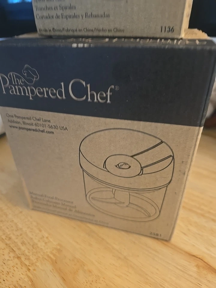 Pampered Chef Manual Food Processor 2581 + 1136 Spiral and Slice - Both New - Image 2 of 3