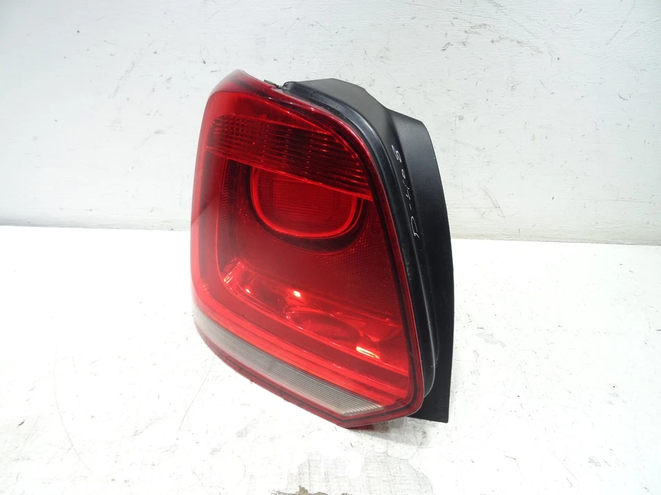 Luz trasera izquierda VOLKSWAGEN POLO MATCH MK5 2011 6R0945257H Foto 2 de 4