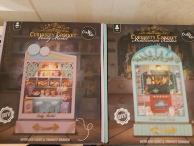 2 Stück ''DIY'' MINIATUR BONBON MARKT u. KÜCHE  Dioderama Bausatz z. Basteln NEU !