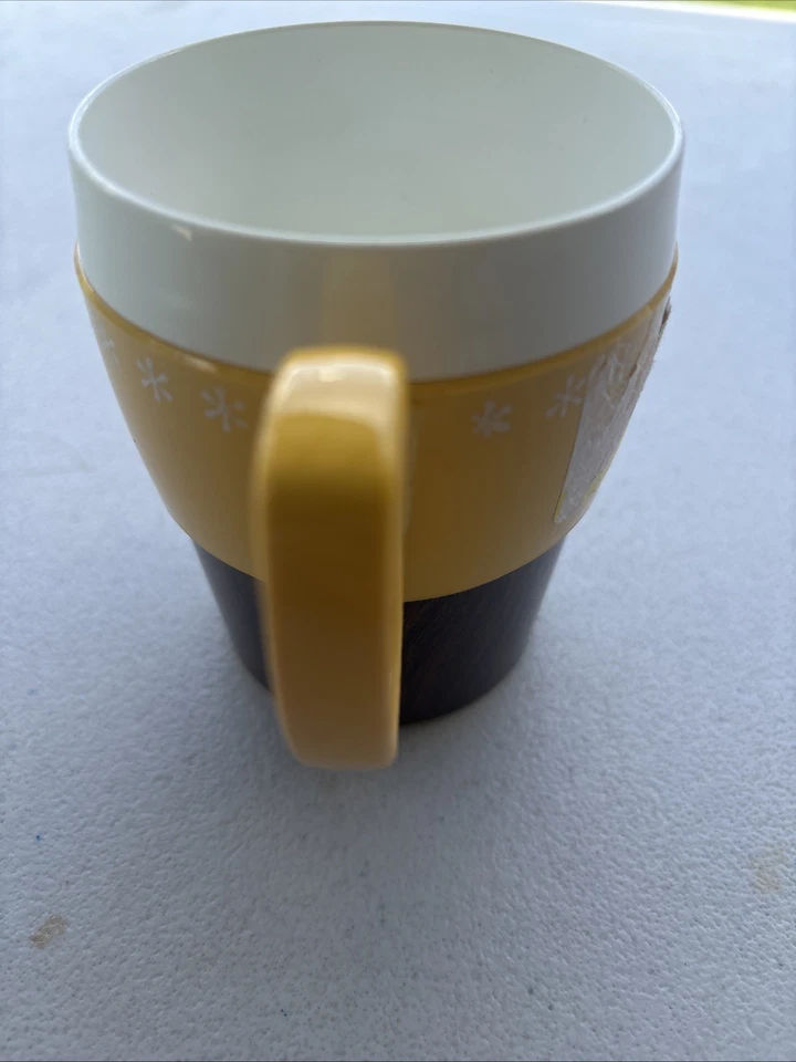 Conjunto de 2 CANECAS PLÁSTICAS vintage mod THERMOWARE amarelo madeira sintética grão 10 oz  - Imagem 2 de 4
