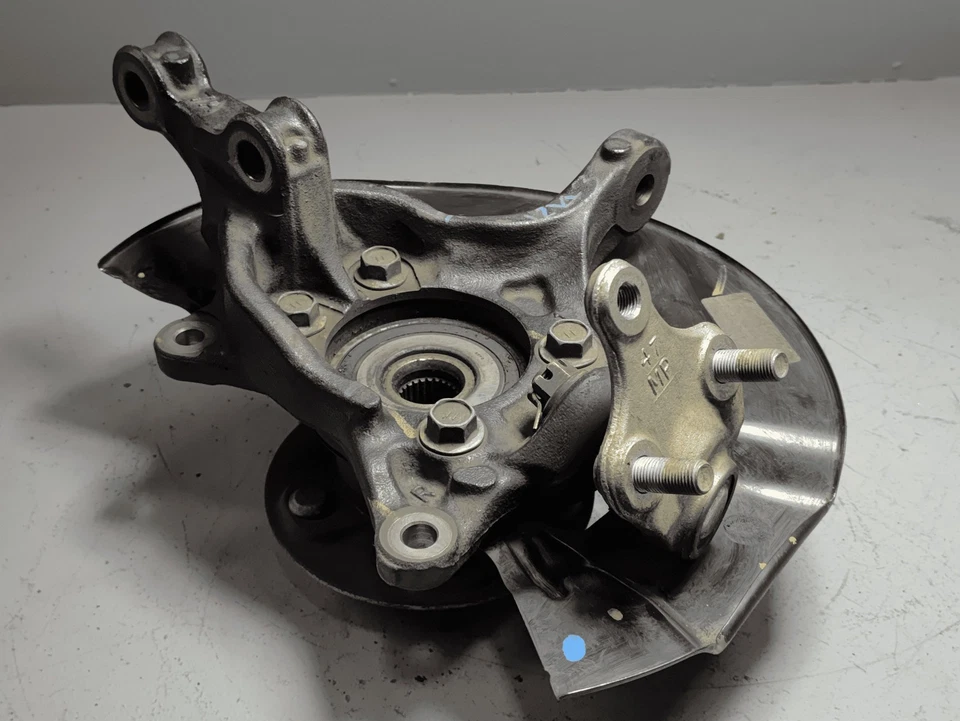 Toyota Camry 2018-2024 tracción delantera 2,5 L lado del pasajero delantero eje nudillo buje OEM Foto 3 de 4