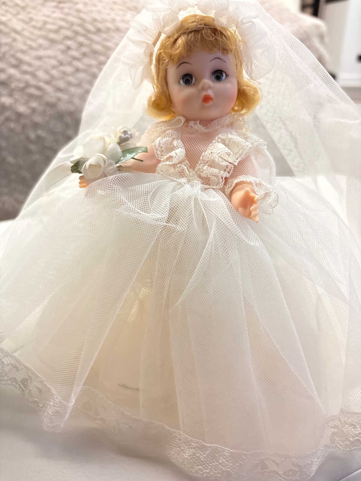 Madame Alexander Bride Doll 435 Blonde Hair Blue Eyes Wedding Dress Lace
