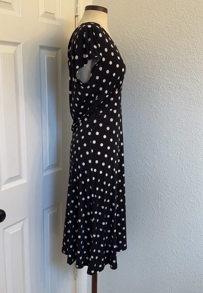 Vestido midi BCBG Paris Y2k envolvente sintético lunares talla M usado Foto 4 de 4